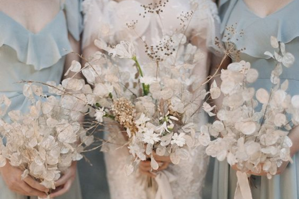 Must-have: Het bruidsboeket van 2021: vintage bloemen en grassen