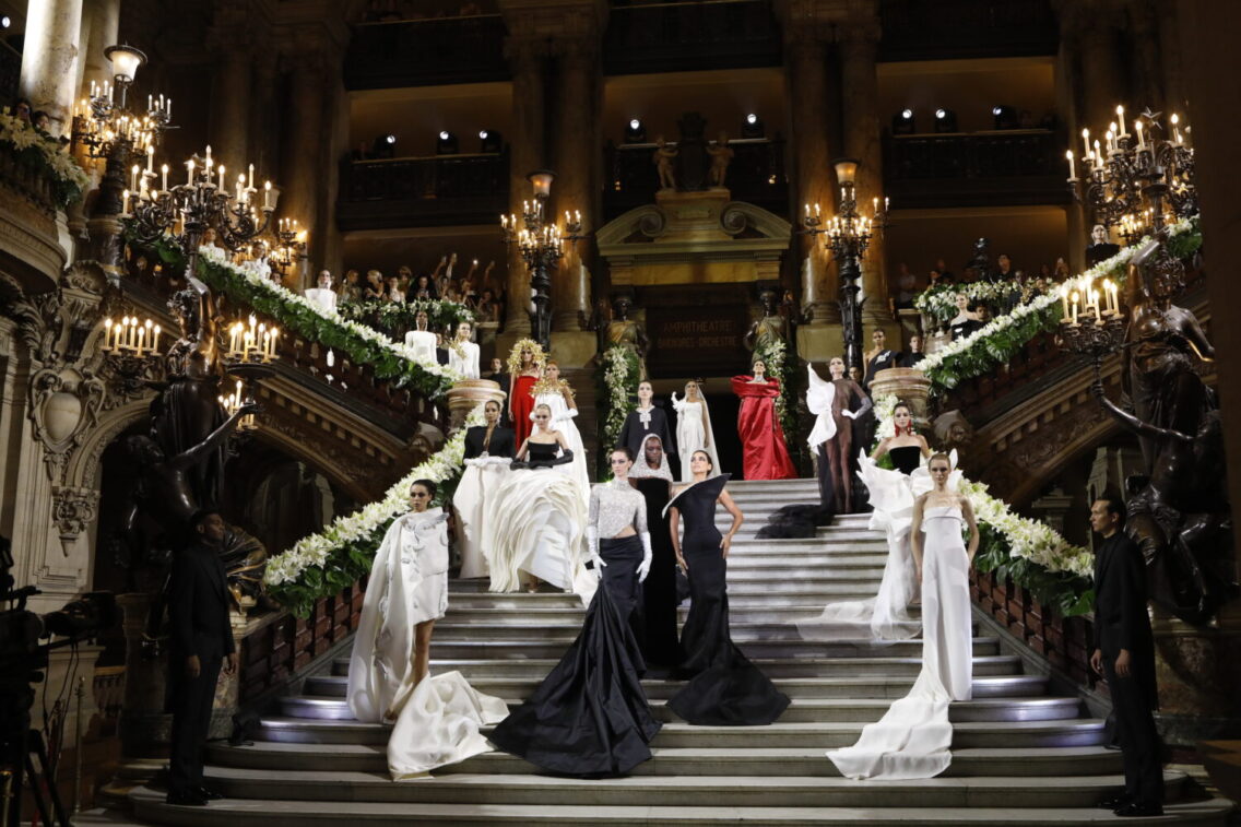 De grootste trends van Paris Haute Couture Week: hoe beïnvloeden ze de trouwjurken van 2024?