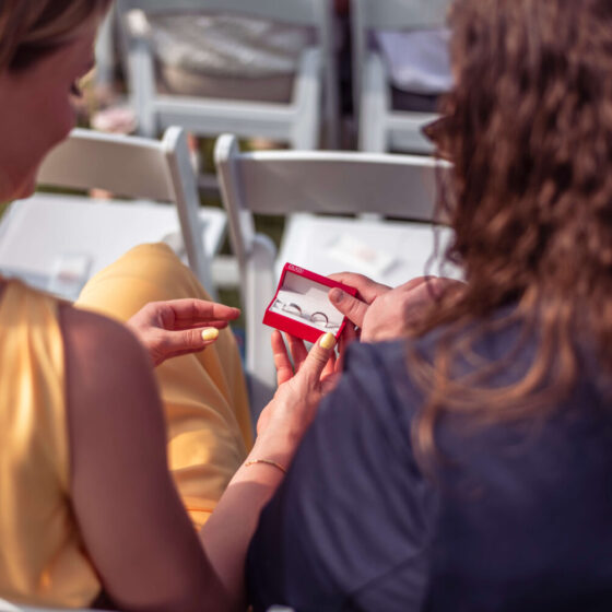 Magische ring warming ceremony: een betekenisvol ritueel voor jullie huwelijksceremonie