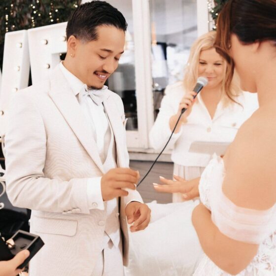 Wat kost een ceremoniespreker in België? |Prijzen en tips!